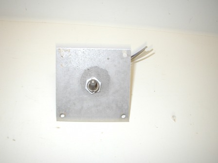 Data East Games Dual Pole Cabinet Switch and Plate (Item #30) $7.99